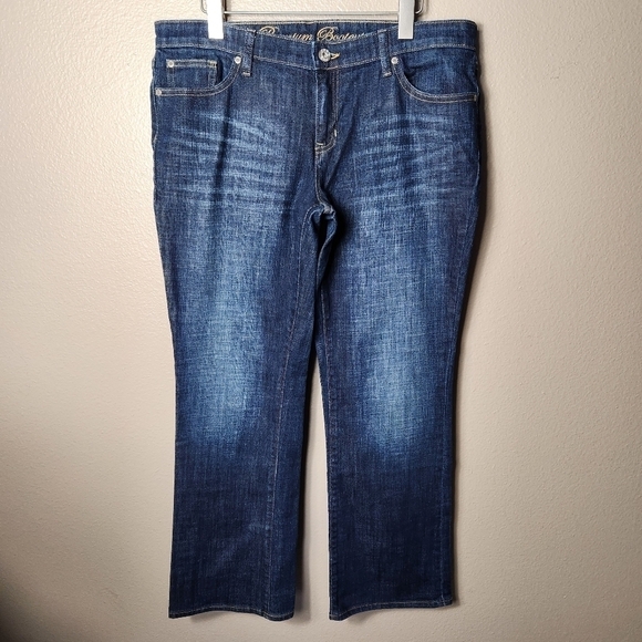 Gap Womens Premium Dark Wash Denim Low Rise Bootcut Jeans-Size 14/32 - Picture 1 of 9